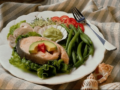 ماهی با سبزیجات برای کاهش وزن در رژیم غذایی گنجانده شده است
